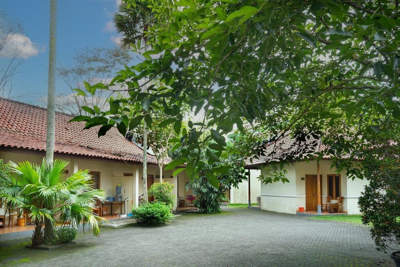Front One Resort Indraloka Temanggung Екстериор снимка