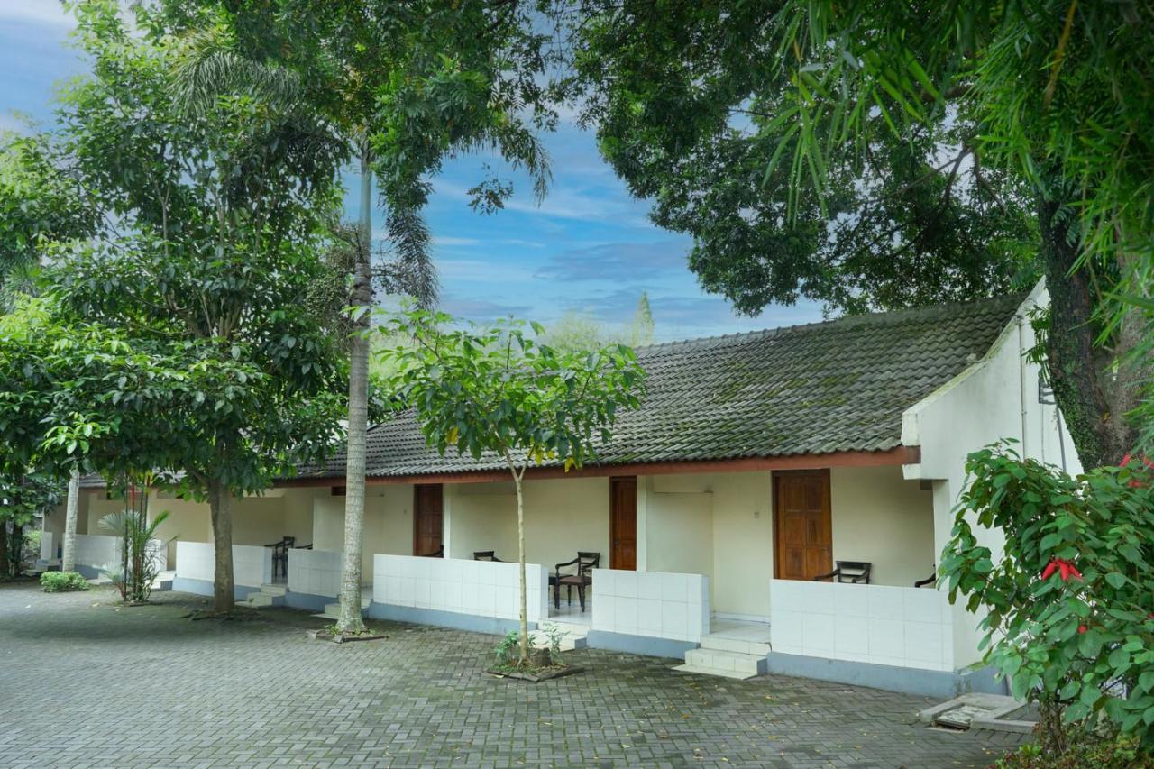 Front One Resort Indraloka Temanggung Екстериор снимка